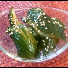 Wavy sesame cucumbers